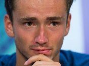 Российский теннисист швырнул в арбитра деньги после поражения на Уимблдоне