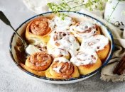 Булочки з яблуком та корицею