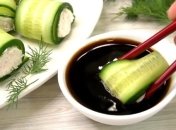 Незвичайні "роли" з огірків із сиром