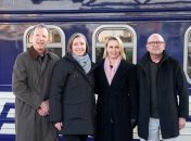 Бріджит Брінк та американські інспектори