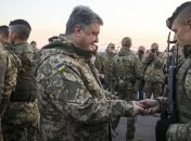 Порошенко наградил 372 украинских морпеха  