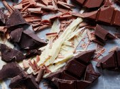 Жир в шоколаде образует приятную консистенцию