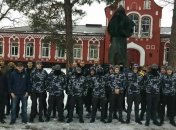 Декоммунизация: под Киевом демонтировали памятник литературному персонажу