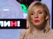 Мария Захарова объяснила конфузы со своими нарядами: "Стилист уехал на колеснице с розовыми пони" (видео)