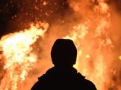 "Коктейль Молотова" кинули у житловий будинок у Харкові