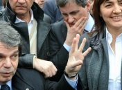 Члены парламента от партии Берлускони подписали письма об отставке  