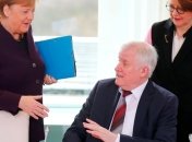 Коронавірус: німецький міністр побоявся потиснути руку Меркель (Відео)