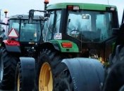Трактори заблокують рух по всій країні