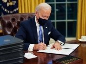 Украина получает удар в спину от друзей? Почему Белый дом готов принять Зеленского лишь в конце лета