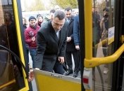 Кличко прокатился за рулем нового автобуса из Беларуси (Видео)