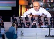 Савік Шустер у студії присутній онлайн.