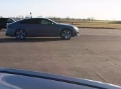 Представлена битва между двумя "заряженными" авто с ДВС и электрокаром