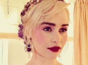 Эмилия Кларк сделала стрижку, как у Брэда Питта