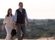 Чем не свидание: королева Летиция с мужем прогулялись по заповеднику (Фото)