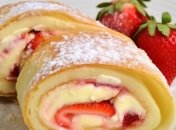 Ледачий рулет з лаваша з сиром та полуницею