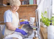 Кухонний посуд відмиється легко та швидко