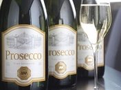 В Италии из лопнувшей цистерны вылилось 30000 л вина