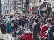 Мозг способен распознать нужный голос в шумном месте: доказано исследованием