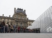 Лувр возобновил работу после забастовки сотрудников