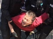 Протесты в Казахстане: митингующих массово задерживают 