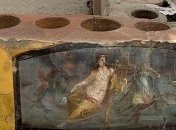 В Помпеях раскопали древнюю закусочную с остатками еды (фото)