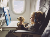 Японские авиалинии начали предупреждать пассажиров о детском плаче во время полета