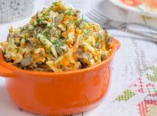 Якщо звичайні салати вам набридли спробуйте приготувати цю страву