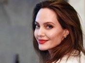 СМИ: еще одна дочь Анджелины Джоли хочет сменить пол