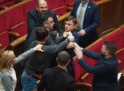 В Верховной Раде снова подрались депутаты