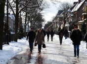 Зимой очень опасно ходить в скользкой обуви