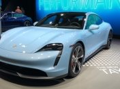 Porsche анонсировала базовую версию электроседана Taycan