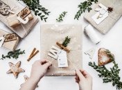Как красиво упаковать подарок в бумагу на Новый год: пошаговая схема, фото, видео