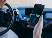 На первый взгляд зарядка телефона в машине может показаться тривиальной