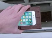 iPhone 6s в шоколадном чехле уцелел при падении с высоты 30 метров (Видео)