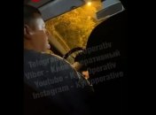 В Киеве таксист высадил пассажирку из машины из-за требования надеть маску: инцидент попал на видео