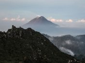 На курорте в Индонезии люди отравились вулканическим газом