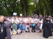 Крестный ход: к Владимирской горке идут тысячи верующих