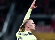 Холанн забил снова