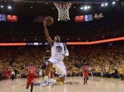 НБА. На Западе "Голден Стэйт" повел в серии 2:0