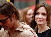 Третий лишний: Брэд Питт требует развода?