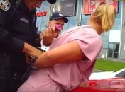 В Киеве задержали девушку, совершившую наезд на сотрудников полиции (Видео)
