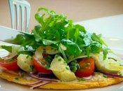 Тарт с луком и перепелиными яйцами