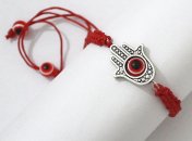 Настоящая красная нить – для молодой мамы и ребенка