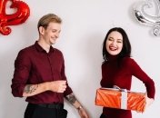 Что подарить женщине на День всех влюбленных 14 февраля: интересные идеи (фото)