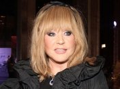 Алла Пугачева ошеломила публику откровенным нарядом