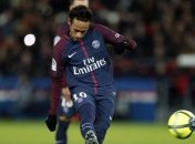 Неймар положил на голову очередной предмет экипировки, празднуя гол (Видео)