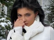 Кайли Дженнер поделилась тем, как проводит отпуск на горнолыжном курорте (Фото, Видео)