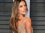 "Ангел" Victoria's Secret показала соблазнительные формы