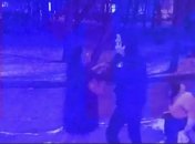 Полицейский подстрелил 13-летнюю девочку, отказавшую ему в близости: видео происшествия в Москве попало в сеть