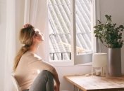 Найти сквозняк можно даже с помощью пыли